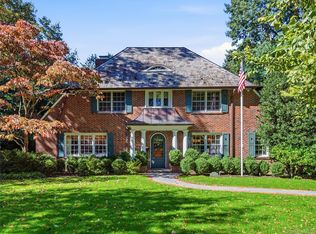 15 The Rdg, Manhasset, NY 11030