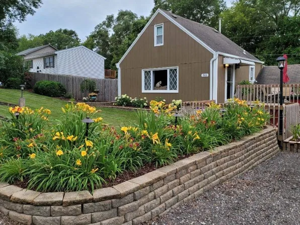 503 N Cresthill Ave, McHenry, IL 60051