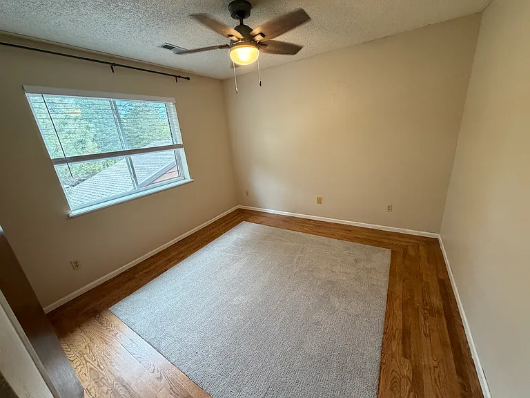 6210 Willow Ln — Photo 3