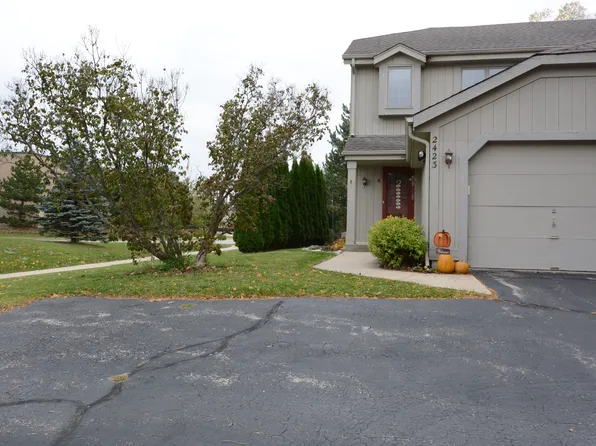 2423 Willowood Dr, Waukesha, WI 53188