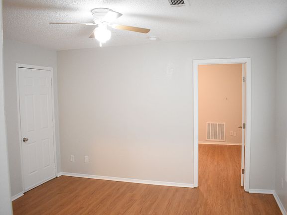 5th image of 2433 Woden Rd APT 4
