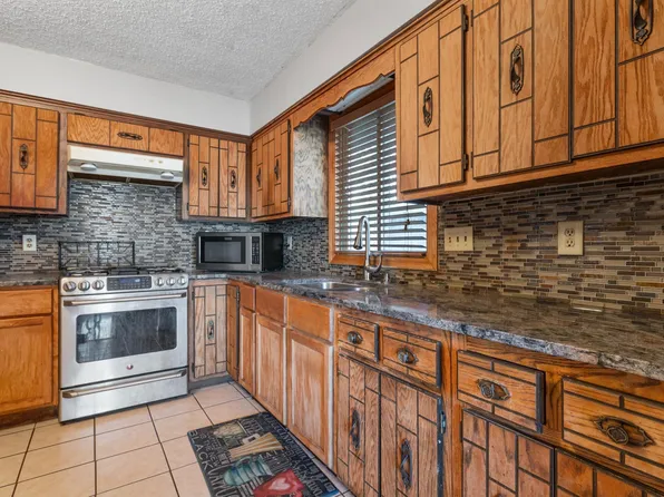 2916 84th Ave N, Brooklyn Park, MN 55444