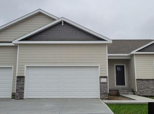 6321 Centennial Rd, Papillion, NE 68157