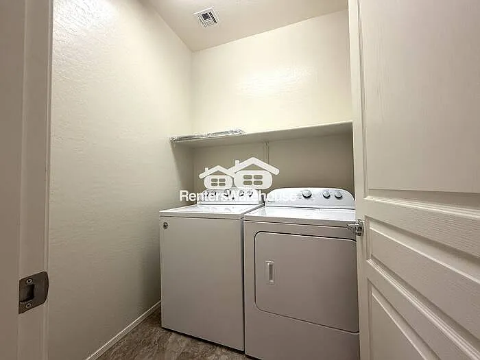 532 E Trellis Rd — Photo 18