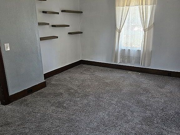 5th image of 207 E North St