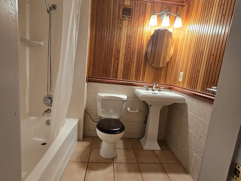 833 S 112th St #5 — Photo 17