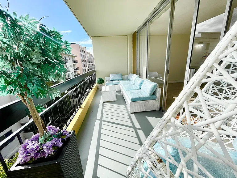 Occidental Towers Apartments — Photo 10