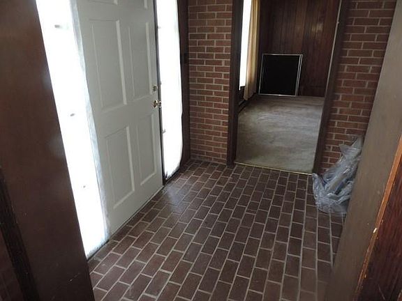 4th image of 380 Legrande Ave