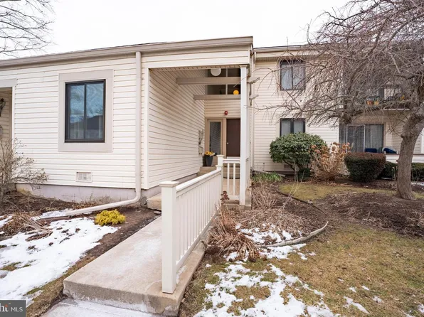 2 Avon Dr #Z-2, Hightstown, NJ 08520