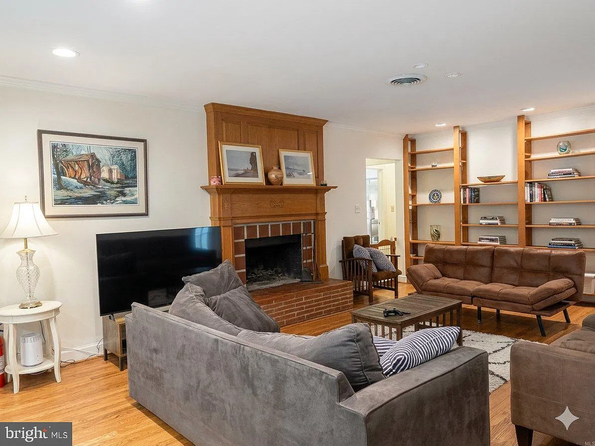 4 bed, 3.0 bath, 2535 sqft, $5,000 — Photo 4
