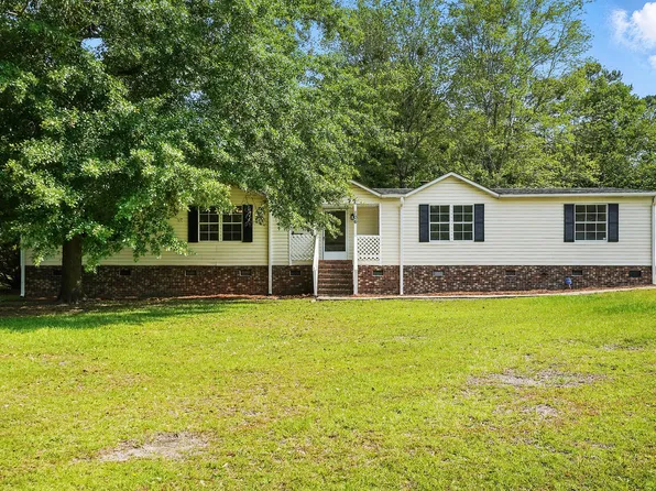 106 Loop Rd, Raeford, NC 28376