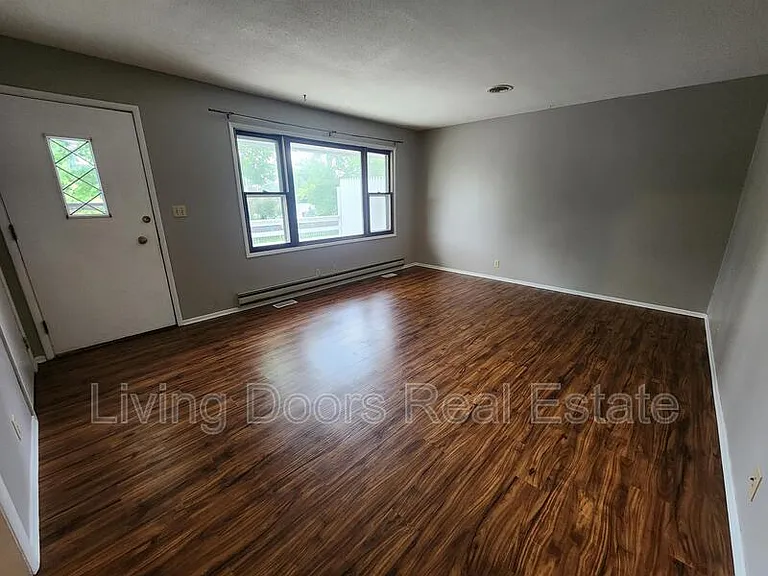 1301 Hill St — Photo 9