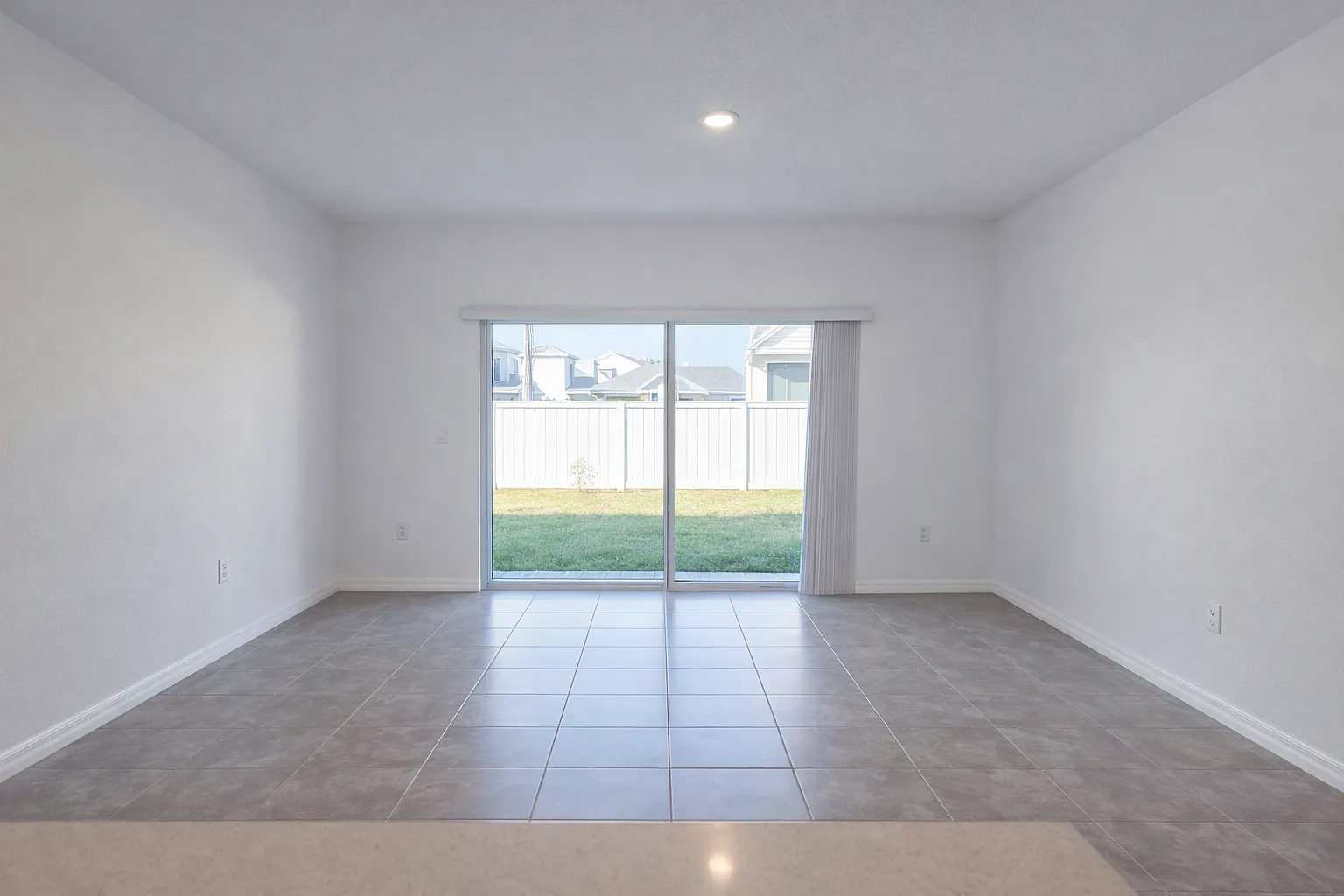 2 bed, 2.5 bath, 1219 sqft, $1,650 — Photo 3
