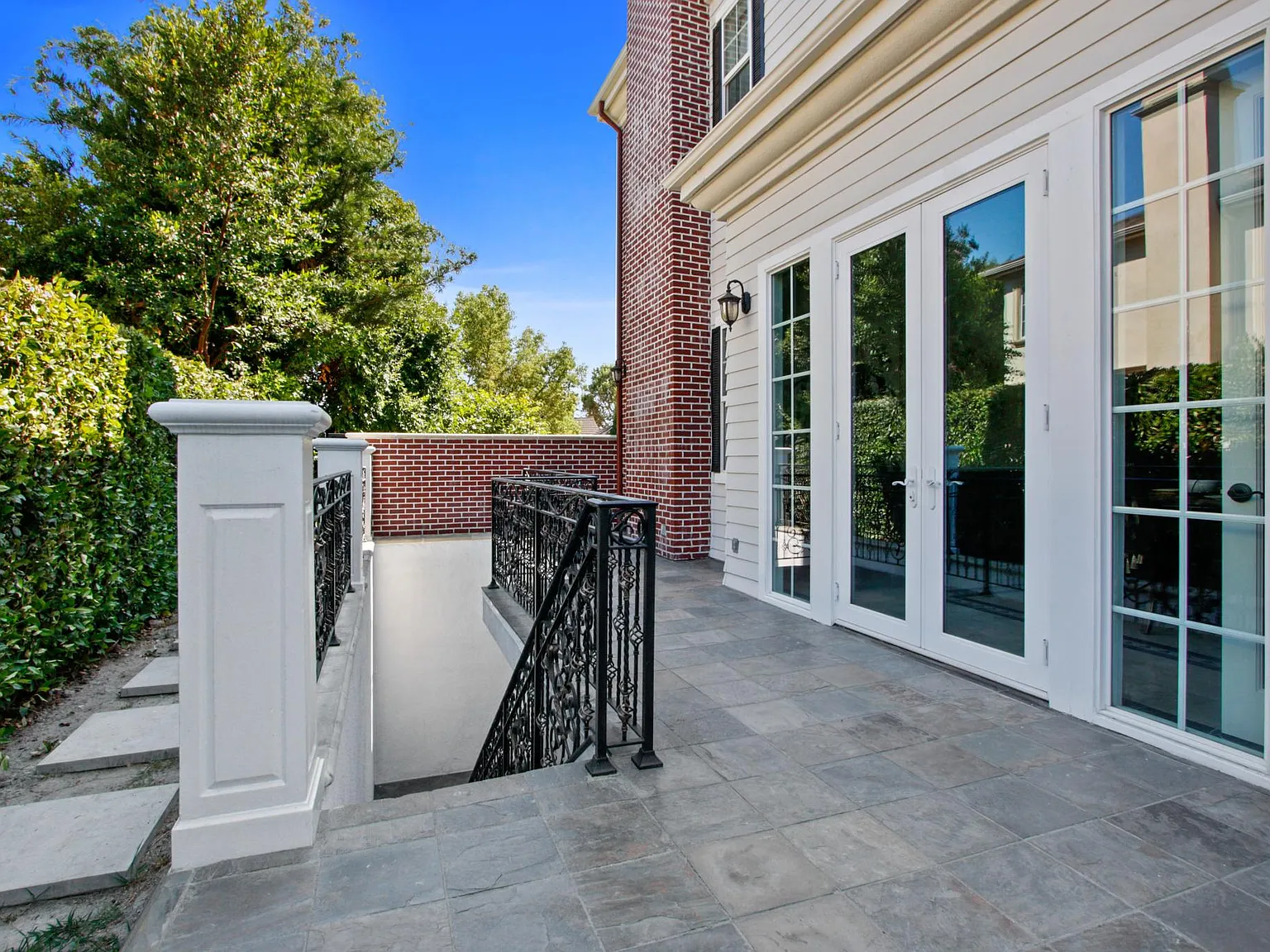 6 bed, 6626 sqft, $13,900 — Photo 4