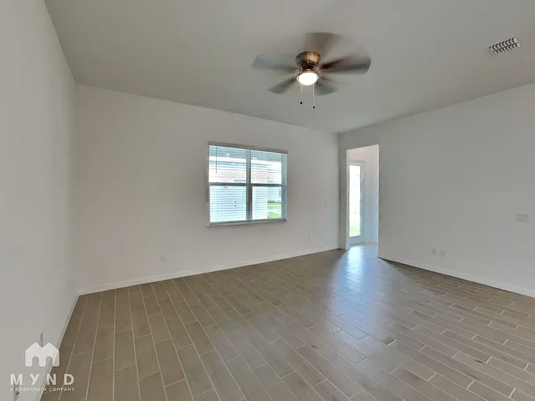762 Middleton St — Photo 2
