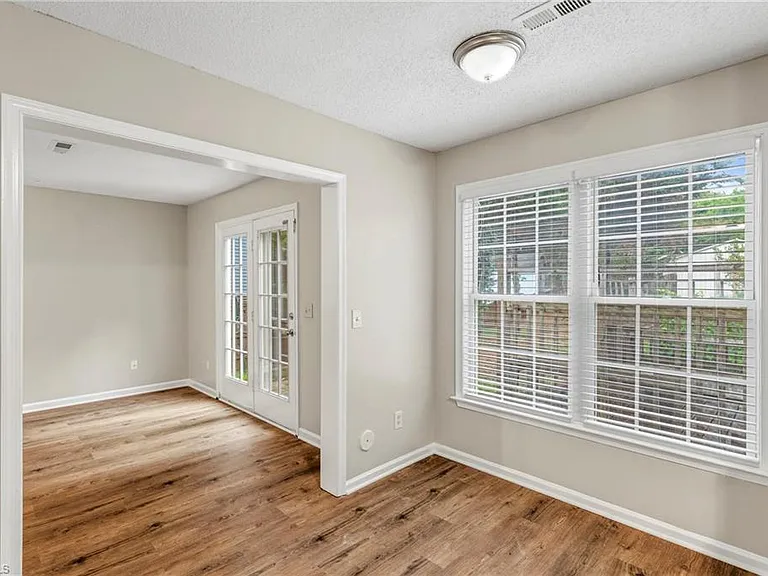 2320 Meadow Gate Dr — Photo 10