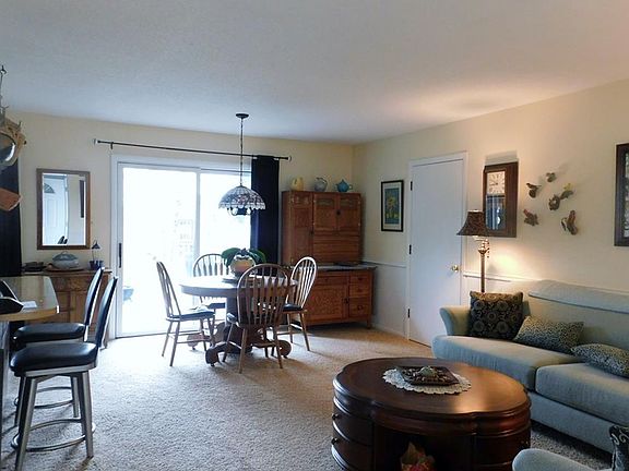 3rd image of 1105 Greenbrook Dr
