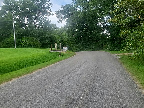 5th image of 162 Mint Springs Rd