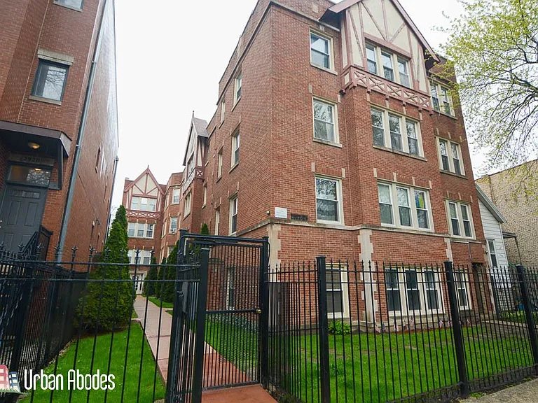 2922-922 N Sacramento Ave #1 — Photo 1