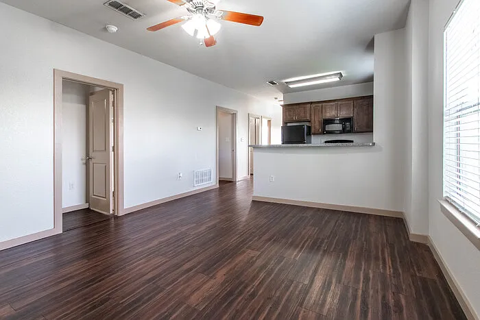 3 bed, 2.0 bath, 1100 sqft, $1,395 — Photo 2