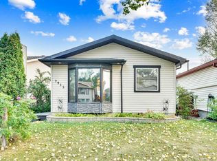 7915 N Ranchview Dr NW, Calgary, AB T3G1S7