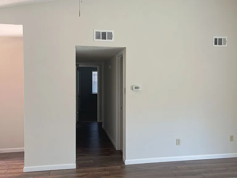 2201 Sage Ln — Photo 5
