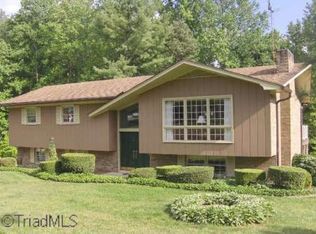 311 Pineview Dr, Mount Airy, NC 27030