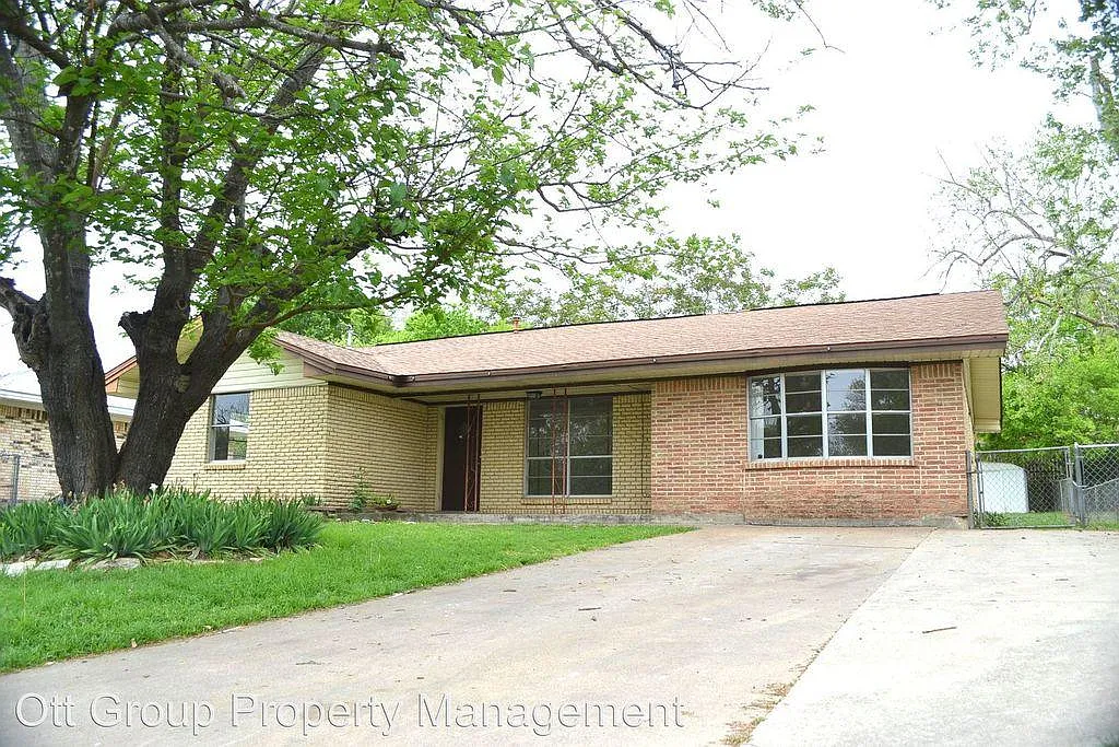Building Photo - 1618 Harley Dr