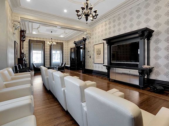 3rd image of 28 Linden St #1601
