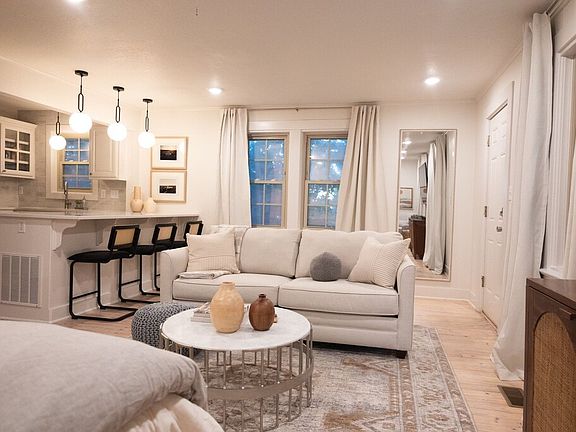 3rd image of 426 N Oliver Ave #1/2