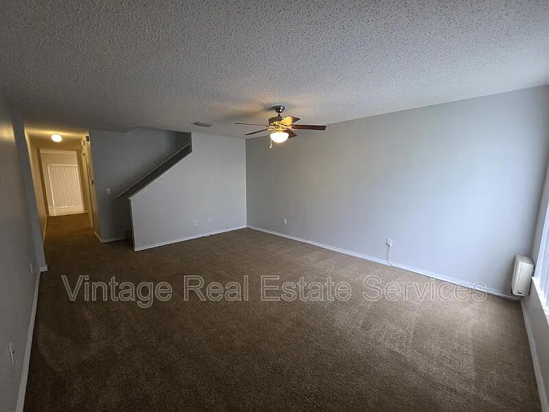 2 bed, 2.5 bath, 1490 sqft, $1,800 — Photo 3