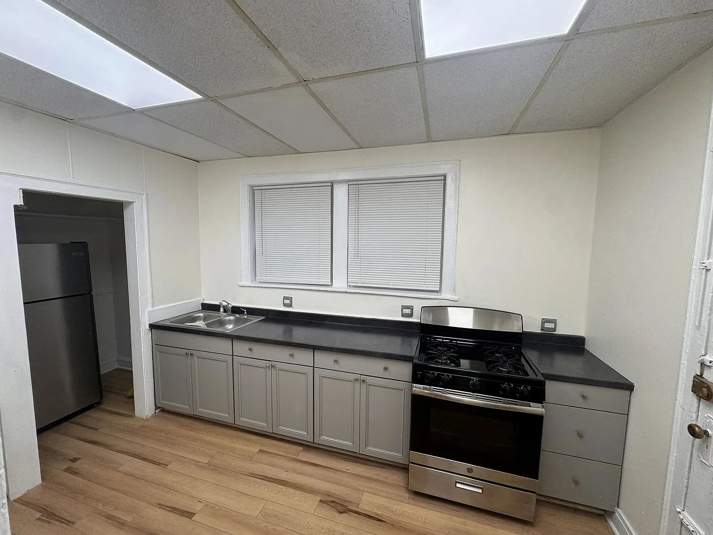 8046 S Langley Avenue — Photo 2