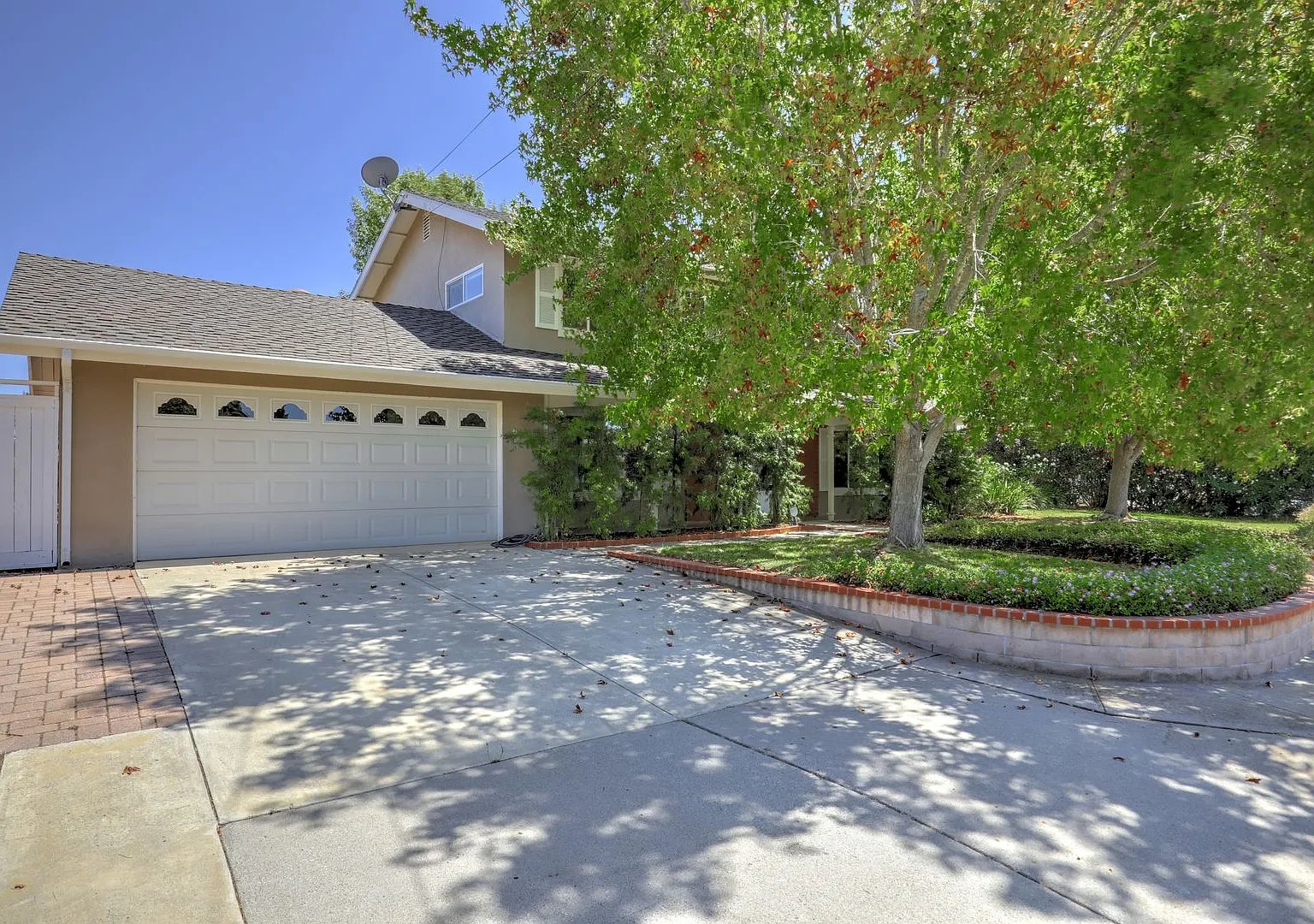Mountain View 4 bdrm — Photo 2