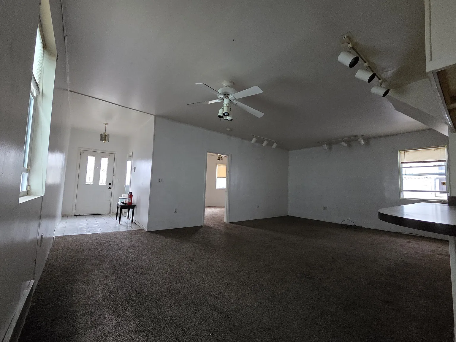 3 bed, 1400 sqft, $1,500 — Photo 3