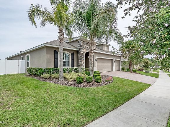 3rd image of 1529 Blue Grass Blvd