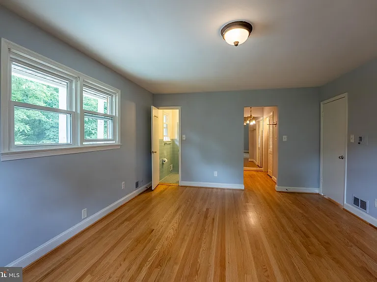 6438 Woodville Dr — Photo 10