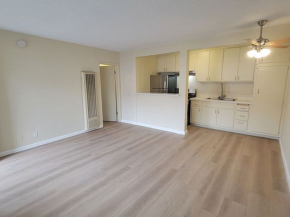 3rd image of 18429 Prairie St APT 3