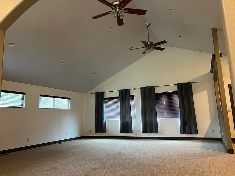 Huge great room with vaulted ceilings, ceiling fans w/ lights