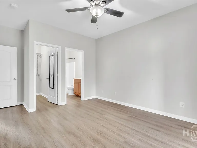 122 Cromer St — Photo 14