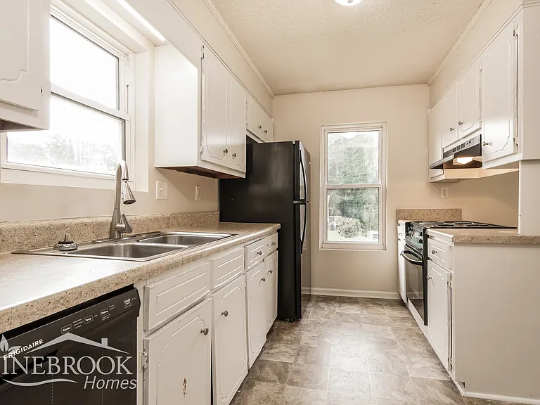 2315 Rutherford Ave — Photo 7