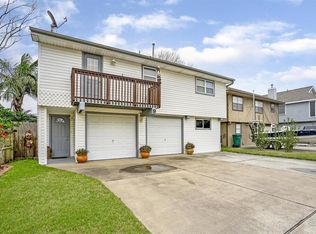 9 N Pelican St, La Marque, TX 77568