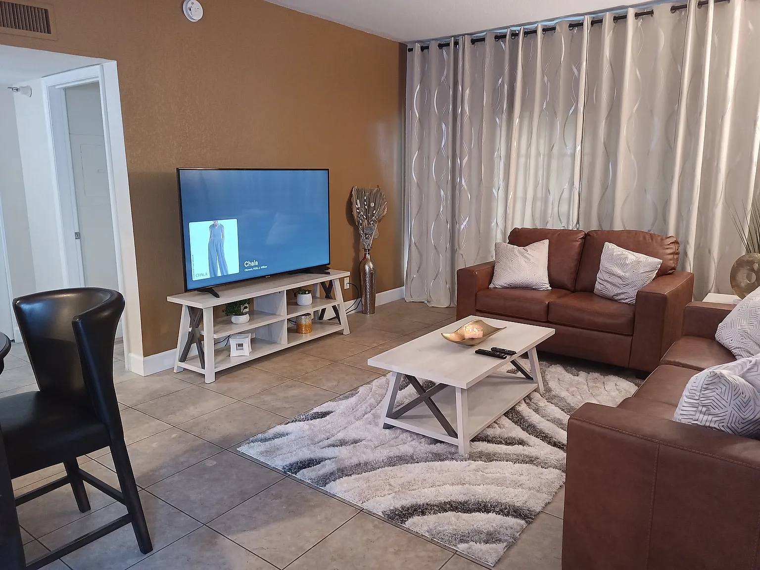 2 bed, 952 sqft, $2,100 — Photo 1