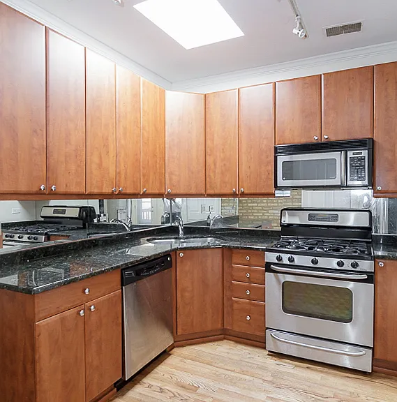 622 1/2 W Roscoe St #3B — Photo 8
