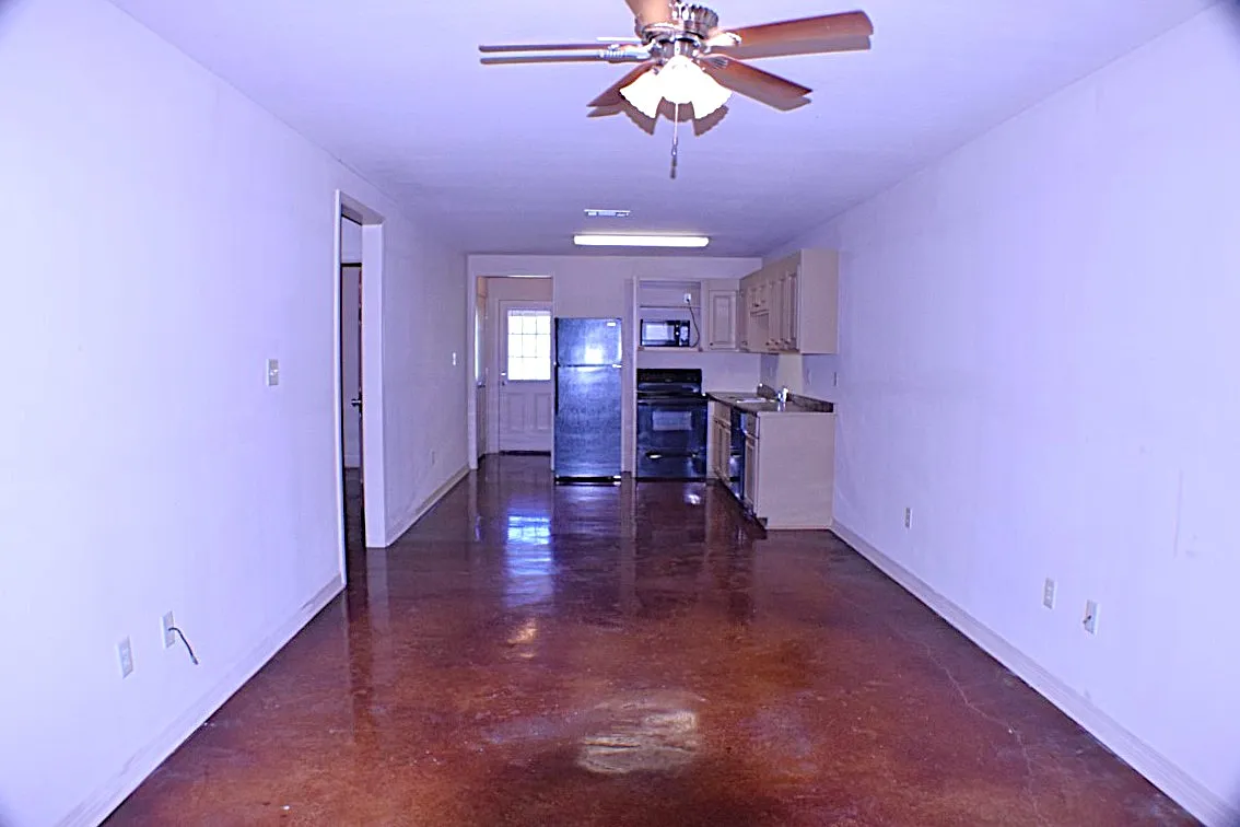2 bed, 1100 sqft, $895 — Photo 3