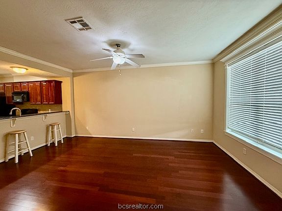 4th image of 1000 Spring Loop APT 1806