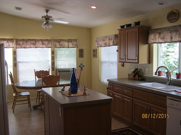 Kitchen with b'fast nook