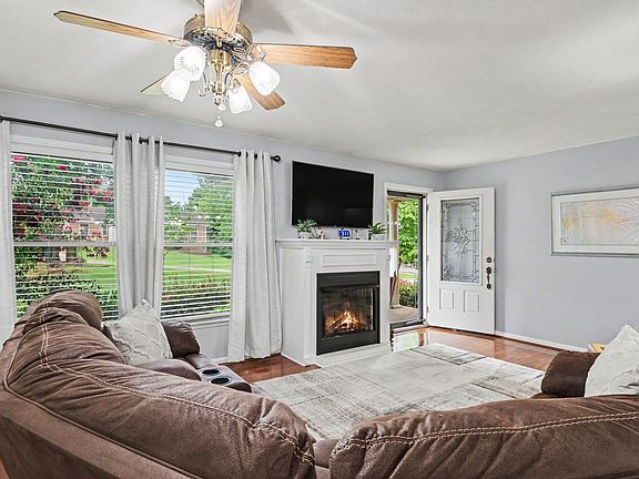 4th image of 2310 Beechwood Dr