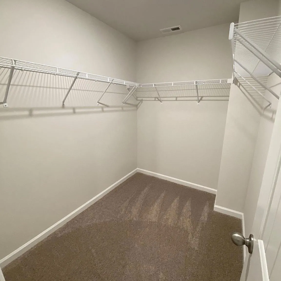 3 bed, 2.5 bath, 1443 sqft, $1,900 — Photo 1