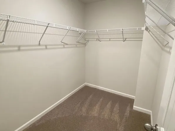 135 Cramsford St, Falling Waters, WV 25419