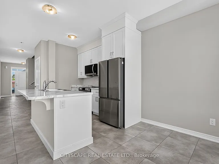 27 Lamb Cres — Photo 16